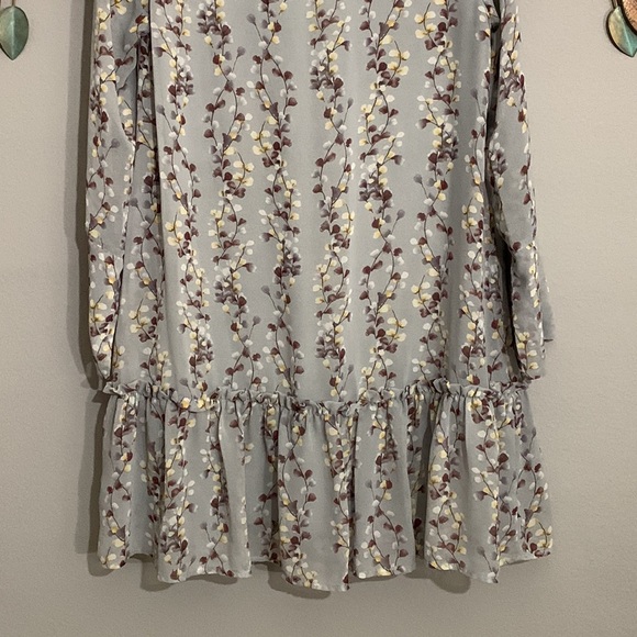 Entro Blue Gray Leaf Print Ruffle Hem Dress Size Small - Picture 7 of 8